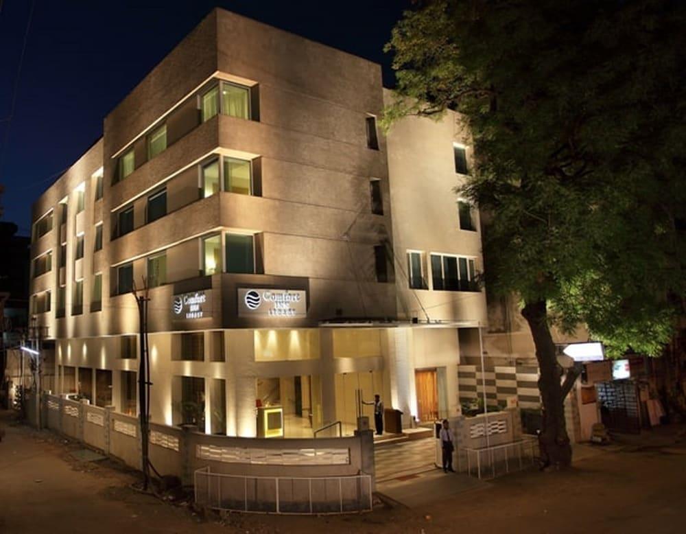 Comfort Inn Legacy Rajkot Ngoại thất bức ảnh