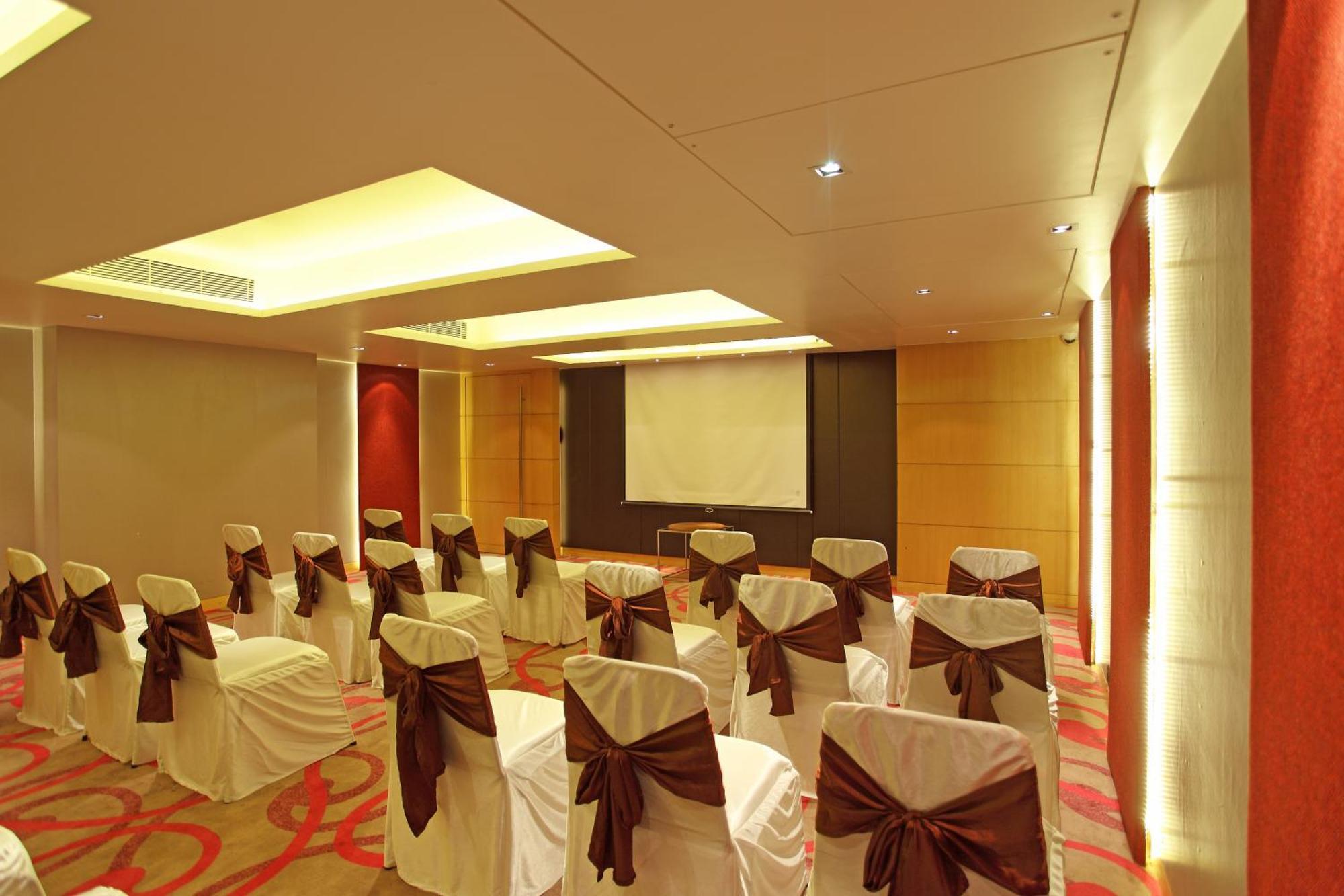 Comfort Inn Legacy Rajkot Kinh doanh bức ảnh