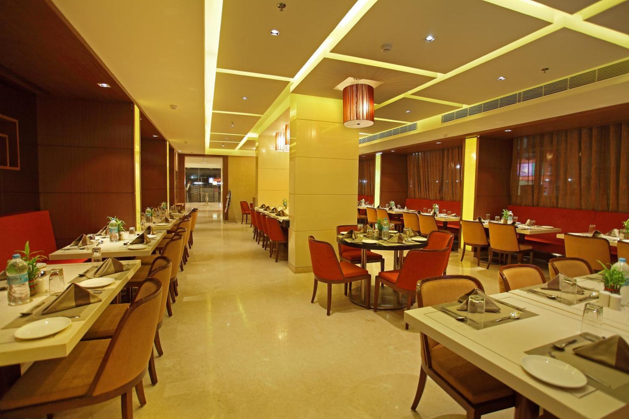 Comfort Inn Legacy Rajkot Ngoại thất bức ảnh