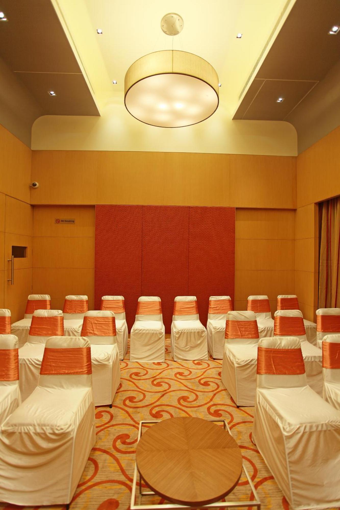 Comfort Inn Legacy Rajkot Kinh doanh bức ảnh
