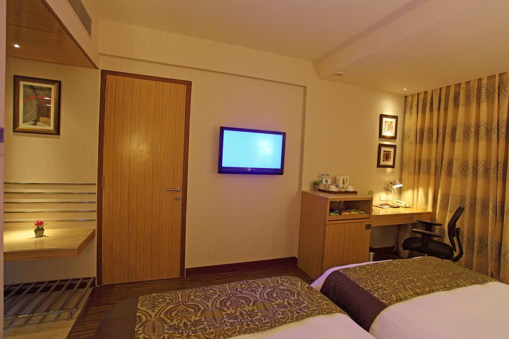 Comfort Inn Legacy Rajkot Ngoại thất bức ảnh