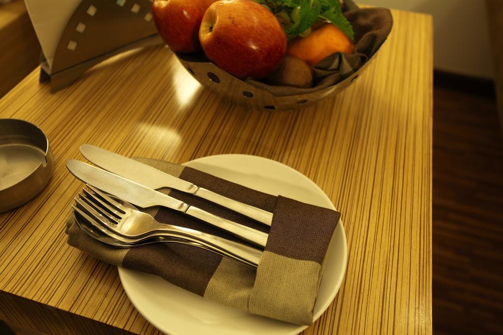 Comfort Inn Legacy Rajkot Ngoại thất bức ảnh