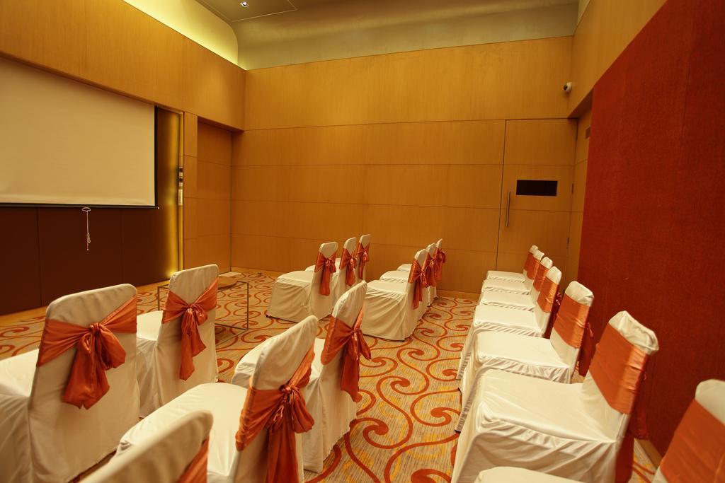 Comfort Inn Legacy Rajkot Ngoại thất bức ảnh