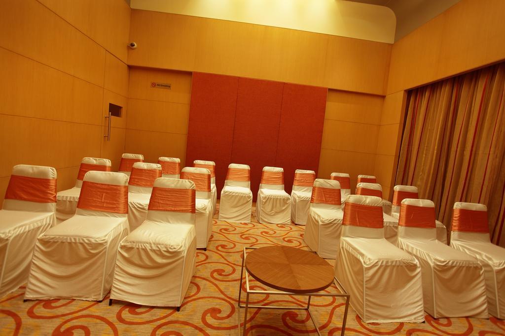 Comfort Inn Legacy Rajkot Ngoại thất bức ảnh