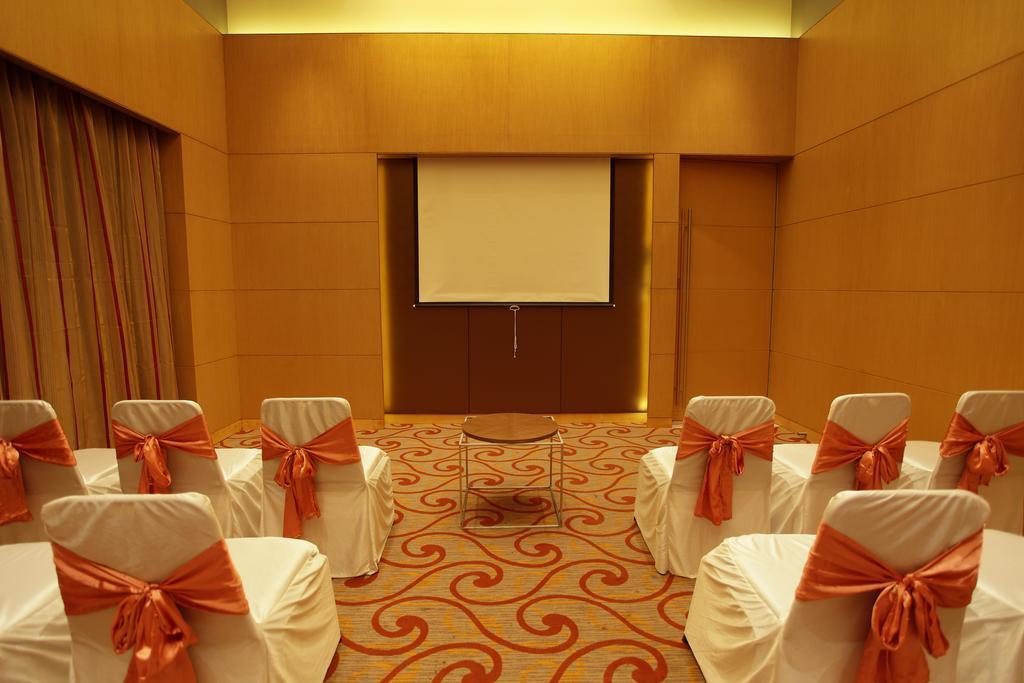 Comfort Inn Legacy Rajkot Ngoại thất bức ảnh