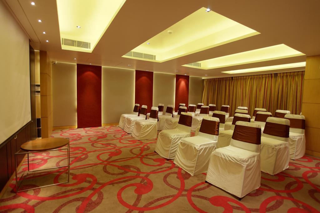 Comfort Inn Legacy Rajkot Ngoại thất bức ảnh