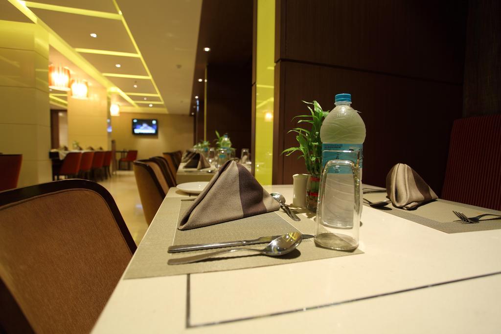 Comfort Inn Legacy Rajkot Ngoại thất bức ảnh