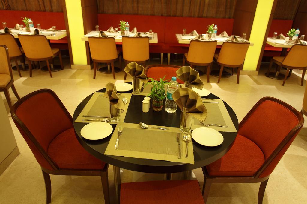 Comfort Inn Legacy Rajkot Ngoại thất bức ảnh