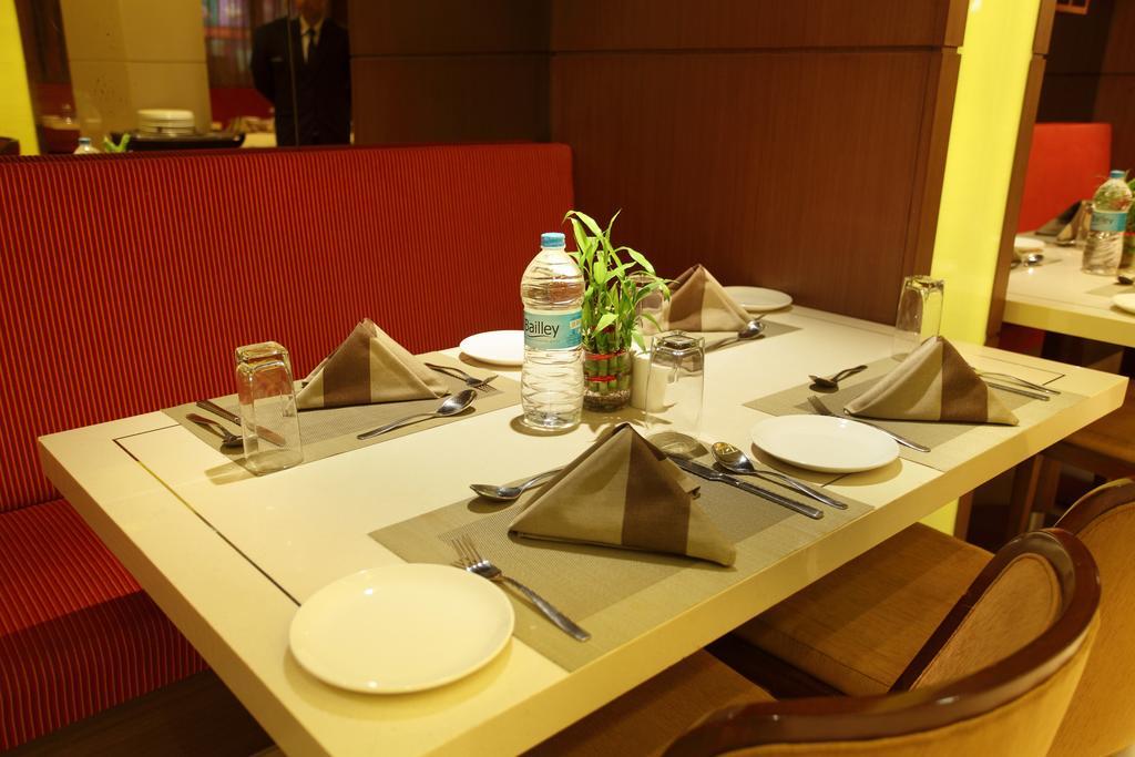 Comfort Inn Legacy Rajkot Ngoại thất bức ảnh