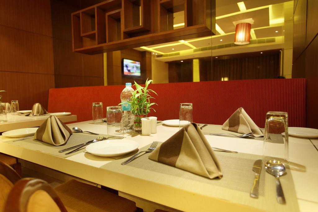 Comfort Inn Legacy Rajkot Ngoại thất bức ảnh