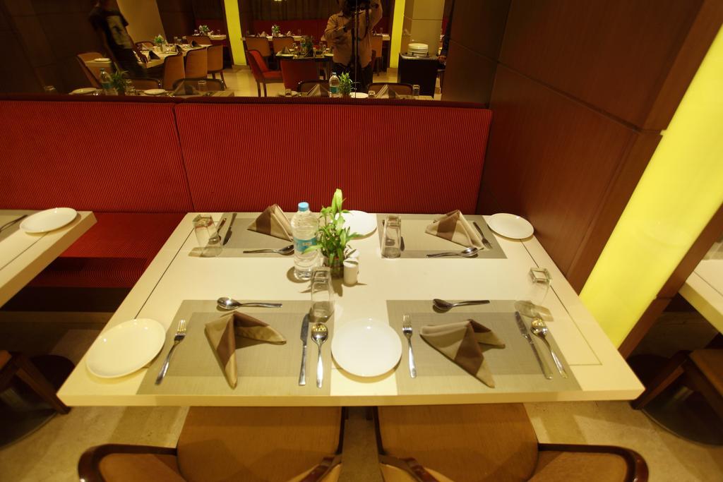 Comfort Inn Legacy Rajkot Ngoại thất bức ảnh
