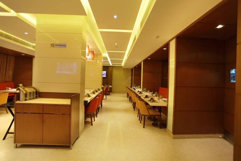 Comfort Inn Legacy Rajkot Ngoại thất bức ảnh