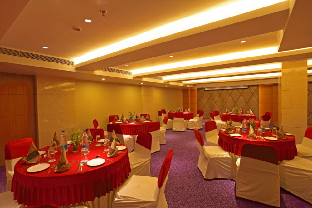 Comfort Inn Legacy Rajkot Ngoại thất bức ảnh