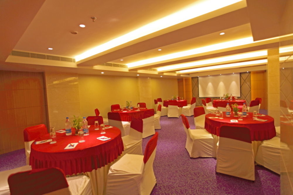 Comfort Inn Legacy Rajkot Ngoại thất bức ảnh